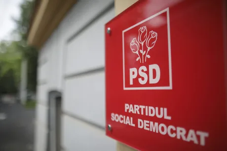 Sigla PSD pe un panou, simbol al politicii românești actuale.