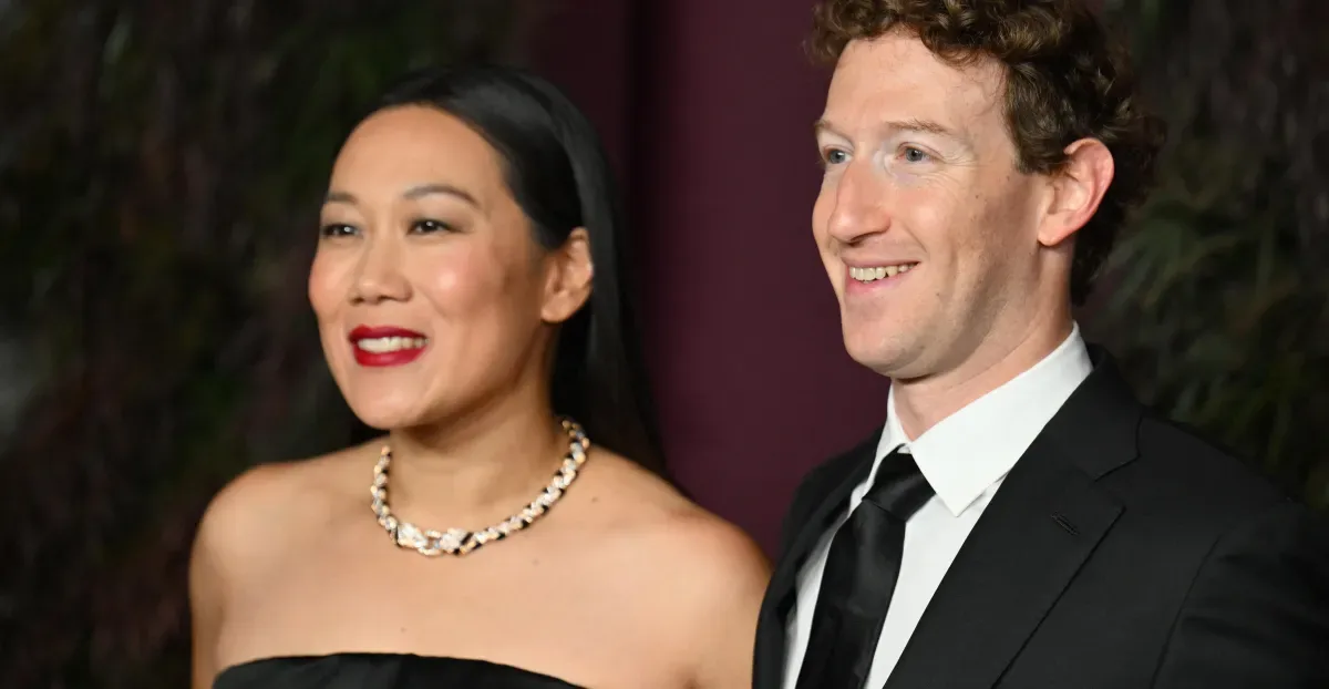Mark Zuckerberg și Priscilla Chan la un eveniment de gală.