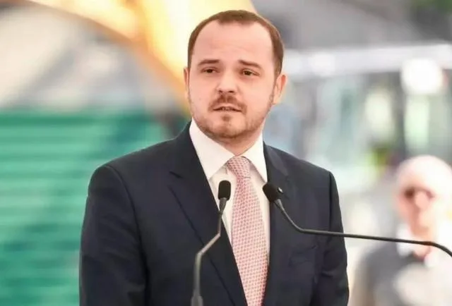 Alexandru Rogobete discută despre conflictele politice actuale în România.