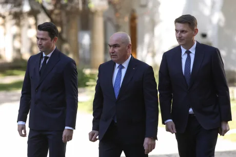 Ilie Bolojan discută despre criza politică și viitorul guvernării în România.