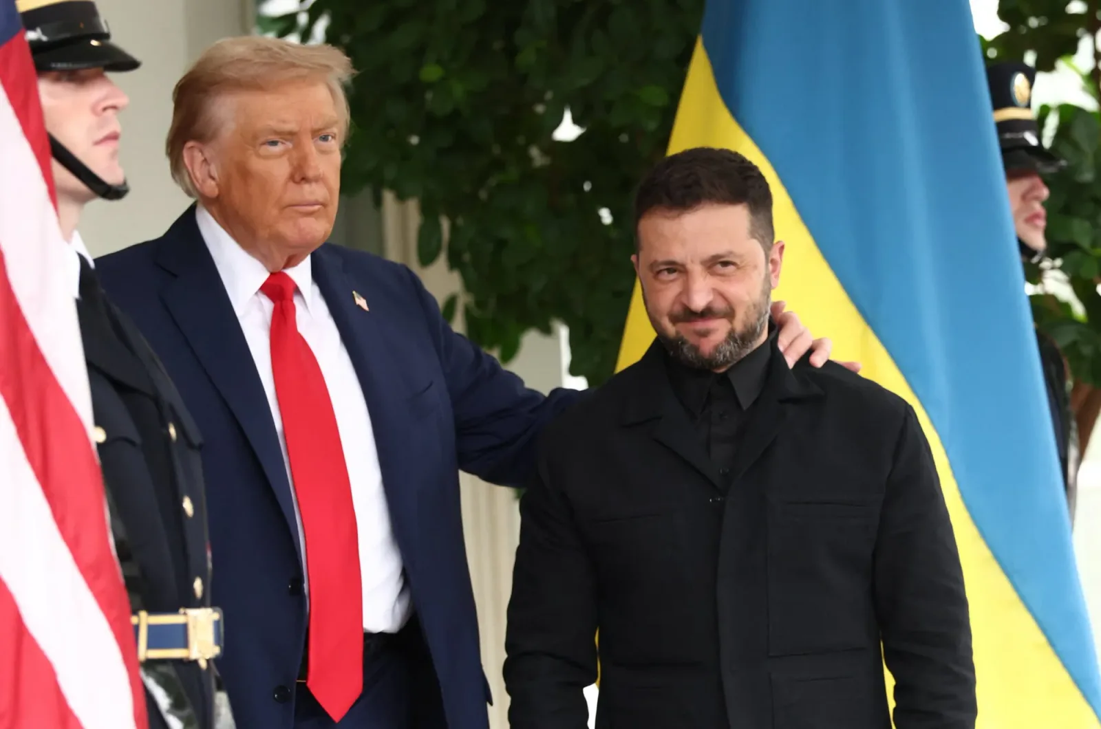 Trump și Zelensky discutând despre negocierile de pace.