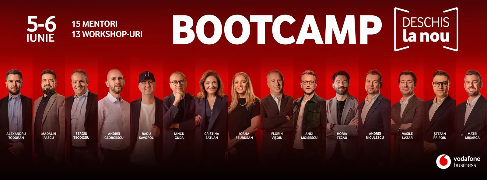 Antreprenori participanți la bootcamp, discutând despre digitalizare și strategii de afaceri.