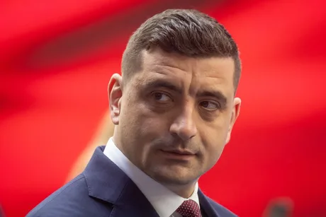 George Simion discută despre disciplina de vot a AUR în Parlament.