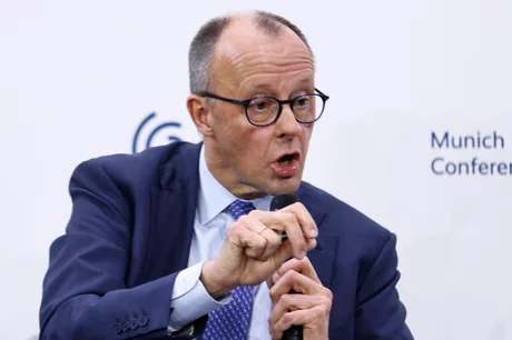 Analiză a politicilor economice ale liderilor din Argentina și Germania.