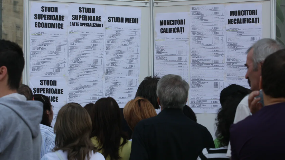 Anunțuri de locuri de muncă pentru tineri în România.