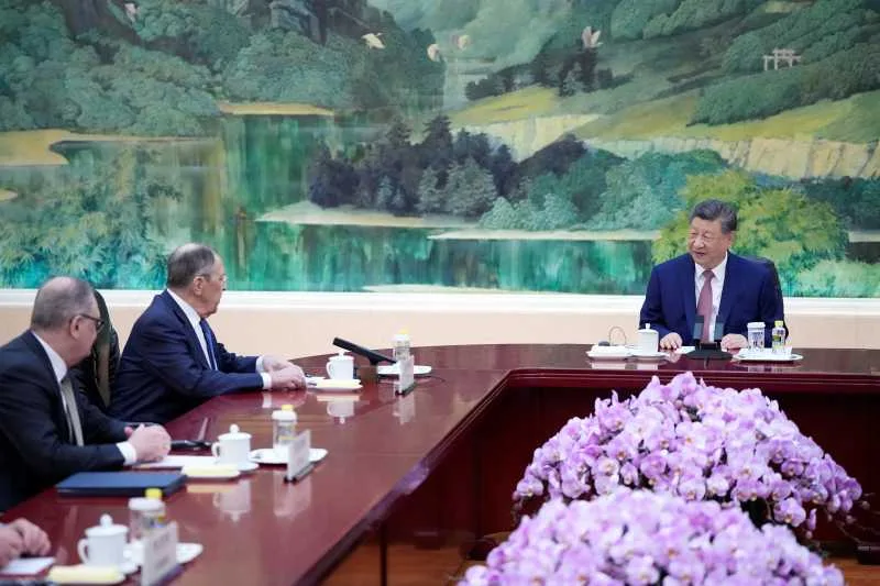 Întâlnire diplomatică între liderii Chinei și Rusiei la Beijing.