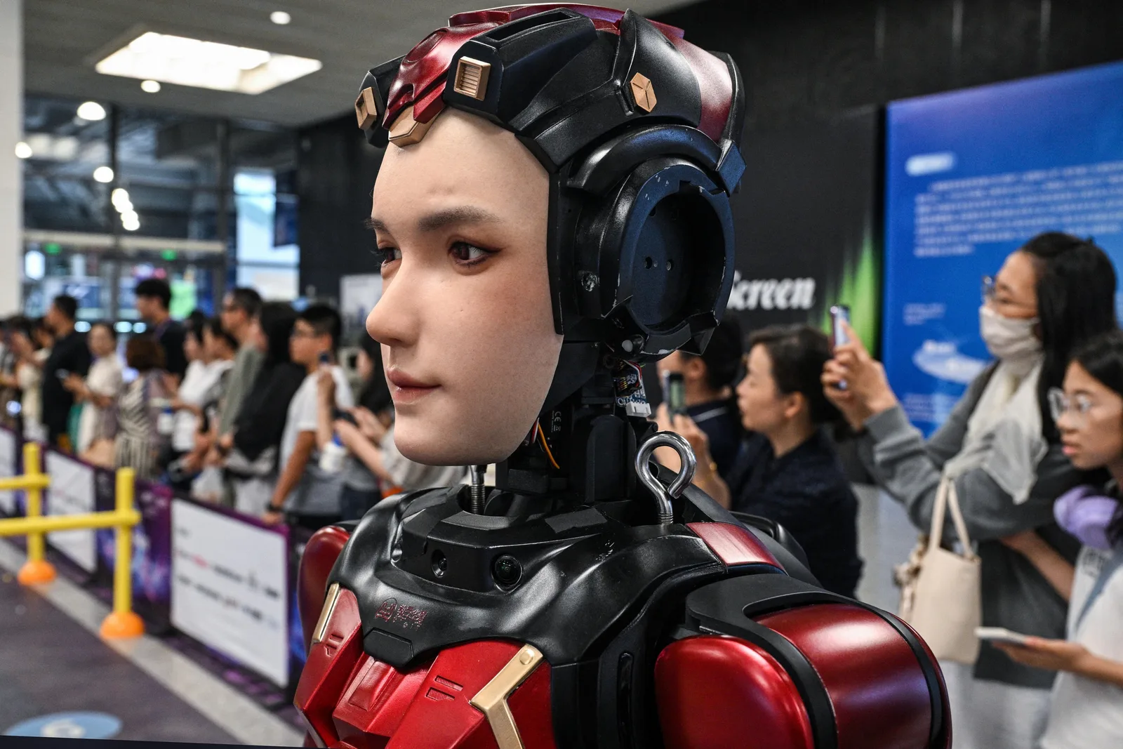 Robot avansat expus la un eveniment tehnologic din China.