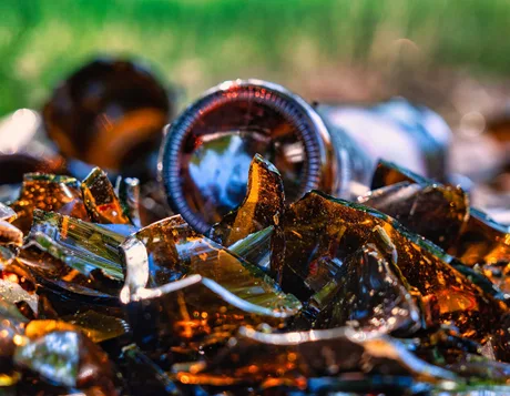 Sticlă reciclată măcinată, utilizată pentru fertilizarea solului în Australia.
