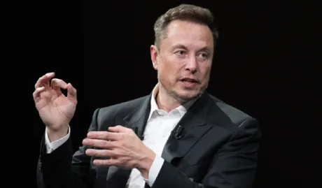 Elon Musk discutând despre viitorul SpaceX și IPO-ul planificat.
