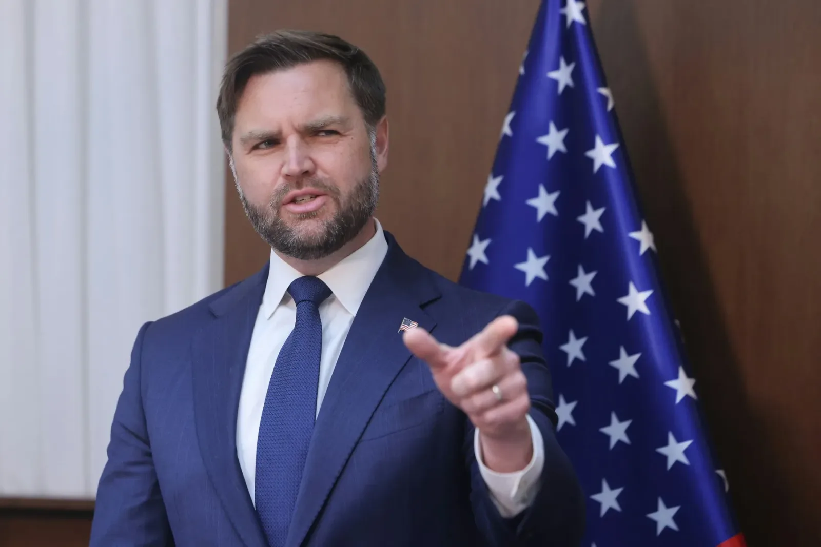 JD Vance discută despre instabilitatea politică din Marea Britanie.