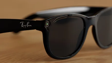 Ochelari inteligenți cu design elegant și funcții avansate de conectivitate.