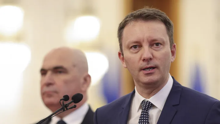 Discuții tensionate despre alegeri anticipate și rolul președintelui.