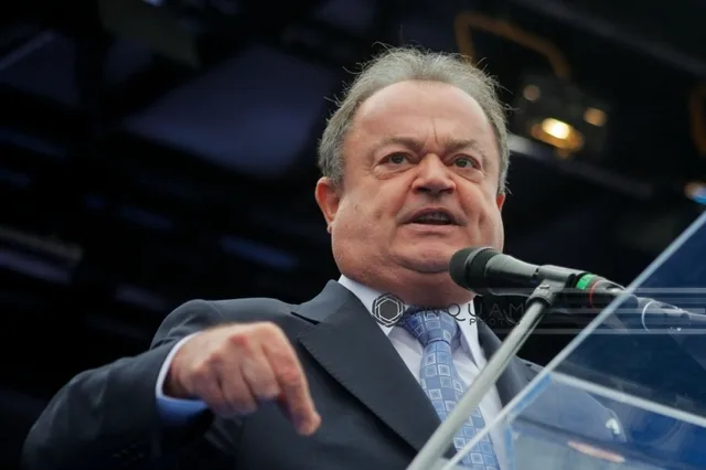 Vasile Blaga discutând despre desemnarea rapidă a unui premier.