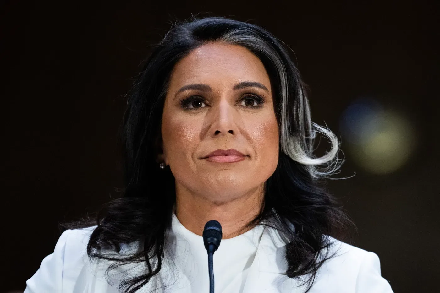 Tulsi Gabbard discutând despre laboratoarele biologice și riscurile asociate.