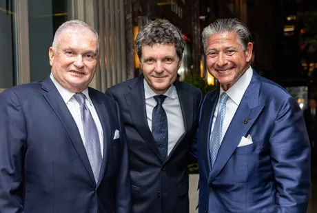 Nicușor Dan discută cu foști ambasadori americani la New York.