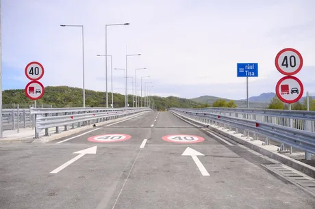 Noul pod rutier peste Tisa va facilita traficul între România și Ucraina.