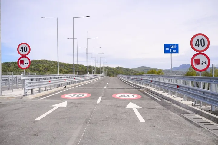 Noul pod rutier peste Tisa va facilita traficul între România și Ucraina.