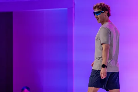 Mark Zuckerberg prezentând o idee inovatoare pentru o aplicație de predicții.
