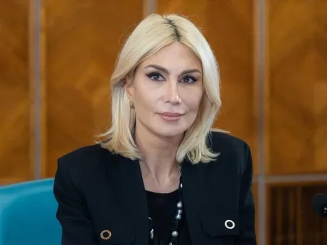 Raluca Turcan discutând despre viitorul guvern pro-european.