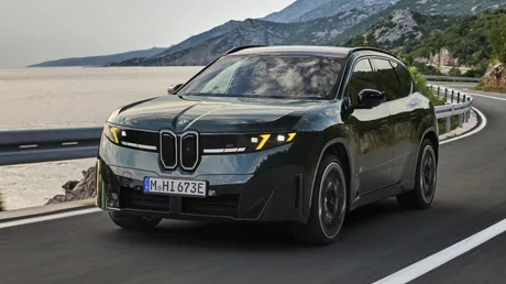 BMW iX3 M60, un SUV electric performant, cu 603 CP și design distinctiv.