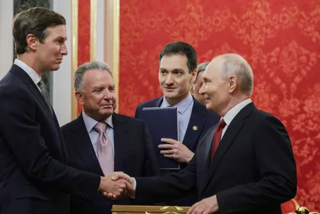 Întâlnire între Vladimir Putin și emisarii americani, discuții economice fără progrese politice.