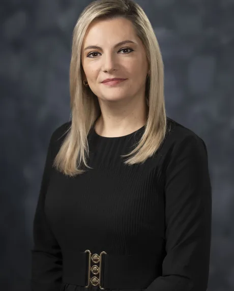 Carmen Polcovnicu, noul CEO al City Grill Group, într-un mediu profesional.