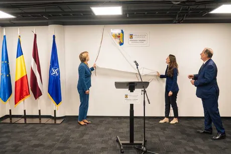 Inaugurarea sediului Ambasadei României la Riga de către Oana Țoiu și oficiali letoni.