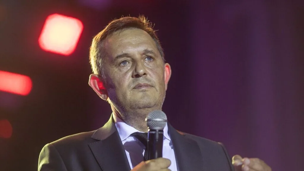 Gheorghe Piperea discutând despre procesele împotriva băncilor pentru manipularea dobânzilor.