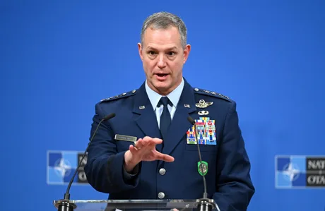 Generalul NATO Alexus Grynkewich discută despre atacurile hibride rusești.