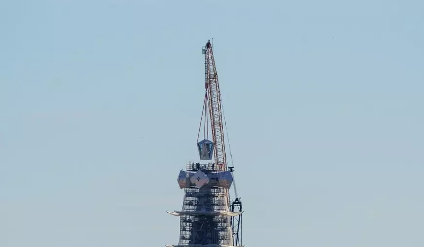 Turnul lui Iisus Hristos de la Sagrada Familia atinge 172 de metri înălțime.