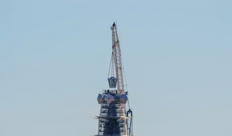 Turnul lui Iisus Hristos de la Sagrada Familia atinge 172 de metri înălțime.