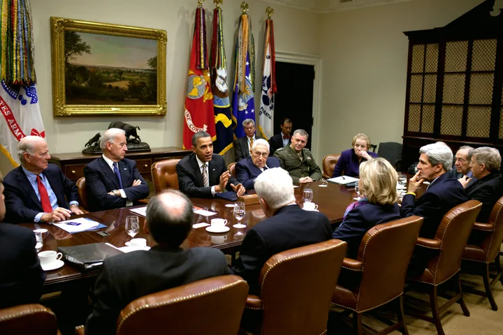 Discuții strategice despre securitatea sateliților în contextul tensiunilor internaționale.