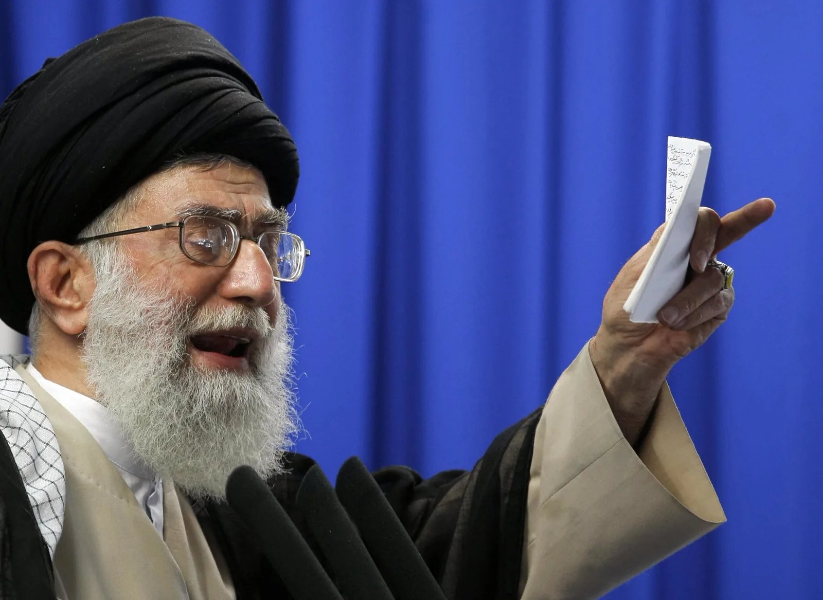 Liderul iranian discutând despre strategii regionale și impactul economic.