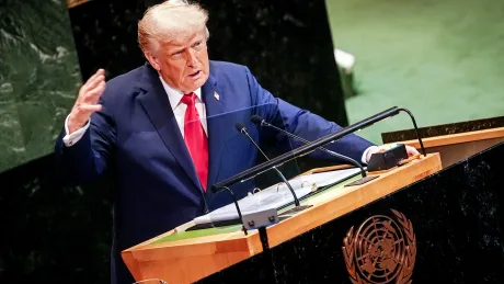 Donald Trump discutând despre o nouă organizație internațională la Casa Albă.