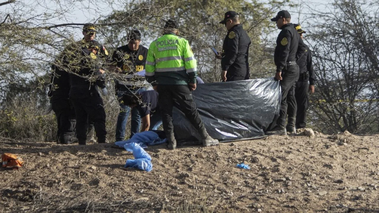 Autoritățile din Peru investighează prăbușirea unui avion turistic lângă Nazca.