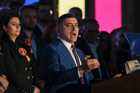 George Simion îndeamnă susținătorii să protesteze pentru Călin Georgescu.