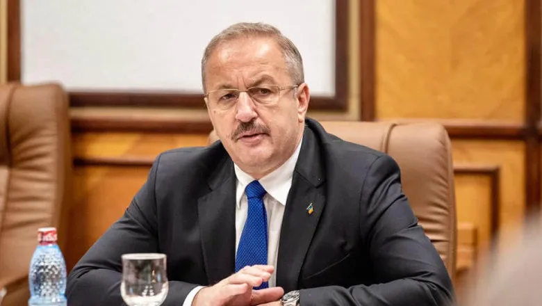 Vasile Dîncu discutând despre negocierile politice pentru formarea Guvernului.