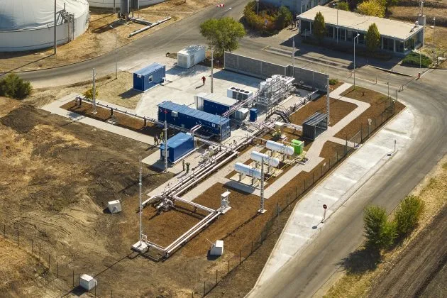 Fabrica de biometan a Grupului MOL din Ungaria, cu echipamente moderne și infrastructură de producție.