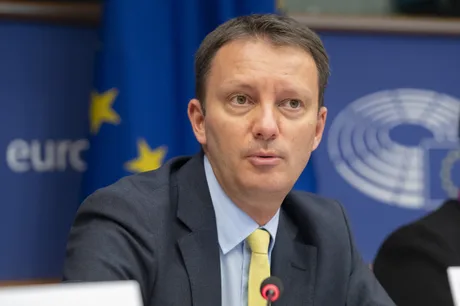 Siegfried Mureșan discută despre guvernarea PSD-AUR la Bruxelles.