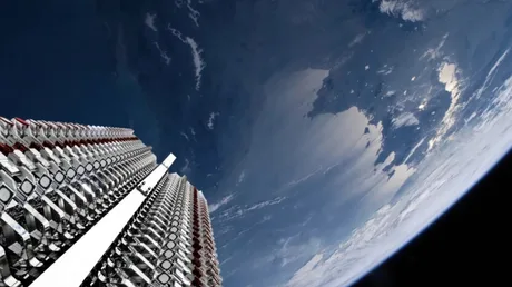 Satelitul Starlink 34343 pe orbita joasă, înconjurat de fragmente posibile.
