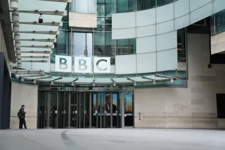Sediul BBC, simbol al schimbărilor din media britanică.