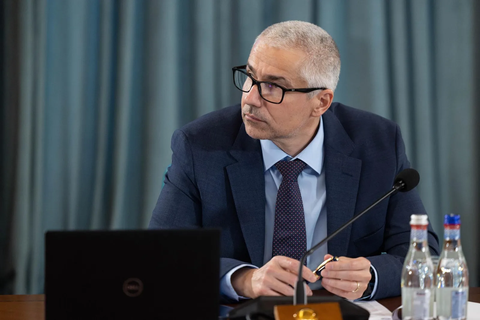 Radu Marinescu discutând despre retragerea sprijinului politic în Coaliție.