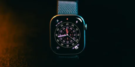 Apple Watch cu un design elegant și un cadran complex, pregătit pentru upgrade-uri de performanță.