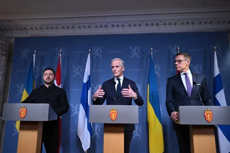 Zelenski discută despre viitorul Ucrainei la o conferință de presă.