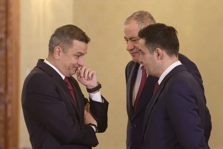Liderii PSD discută despre riscurile susținerii guvernului Niculescu.