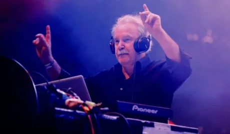 Giorgio Moroder, compozitor influent, la un concert plin de energie.