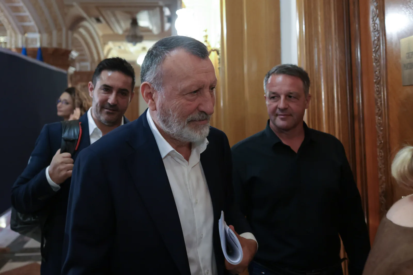 Paul Stănescu discută despre viitorul guvernului și colaborarea cu AUR.
