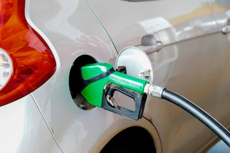 Creșterea prețurilor la carburanți afectează bugetele șoferilor din București.