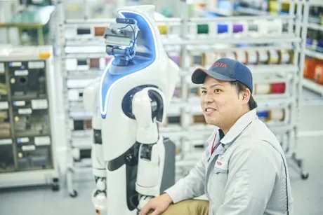 Roboți avansați în fabricile Toyota pentru automatizare și eficiență sporită.