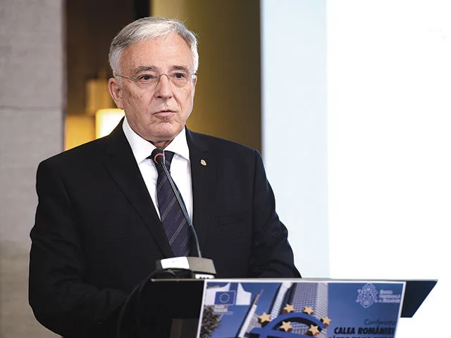 Guvernatorul BNR discutând despre politica monetară și inflație.
